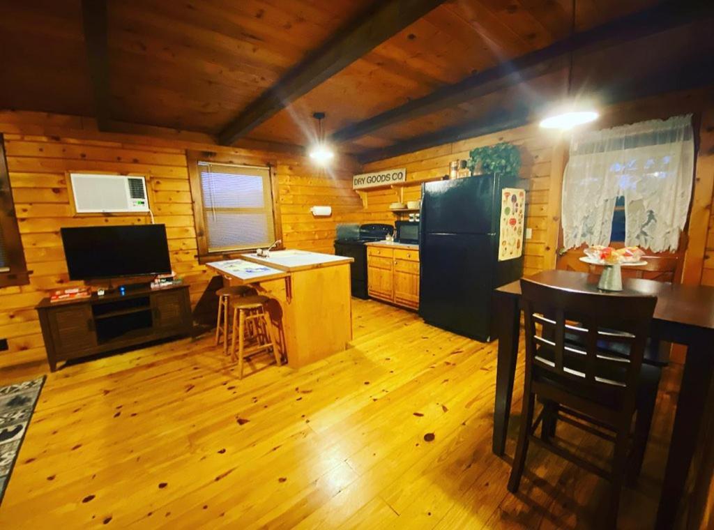 Cozy Cabin At Bear Mountain Log Cabins 尤里卡斯普林斯 外观 照片